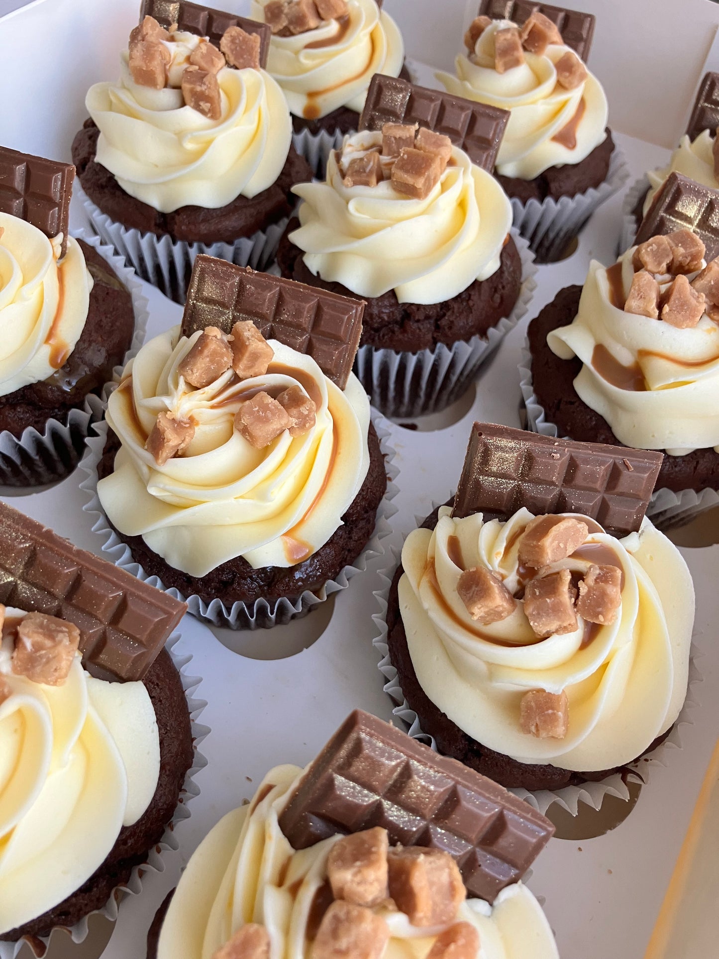 Deluxe Cupcakes - Box of 12