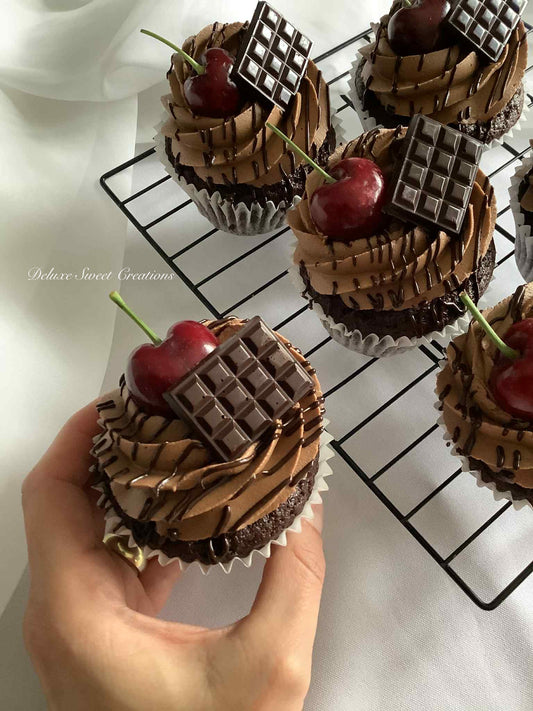 Deluxe Cupcakes - Box of 12